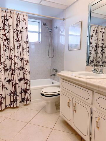 2800 NW 47th Terrace 304, Lauderdale Lakes, FL 33313