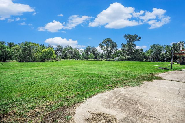 12421 Roy Road CR105, Brookside, TX 77581