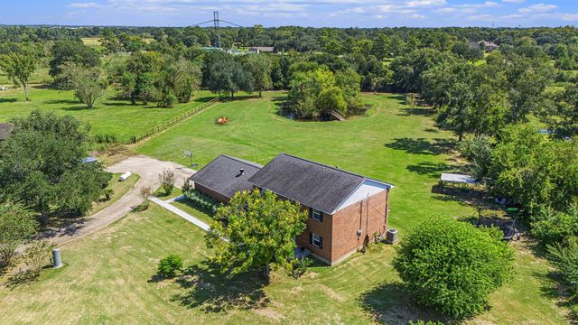 12421 Roy Road CR105, Brookside, TX 77581