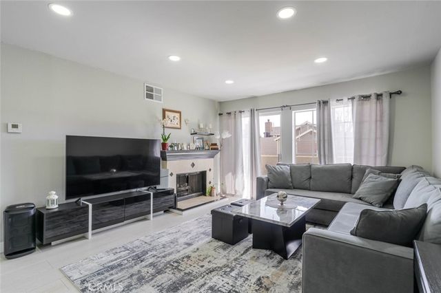 20235 Keswick Street 212, Winnetka, CA 91306