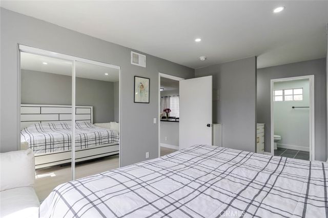 20235 Keswick Street 212, Winnetka, CA 91306