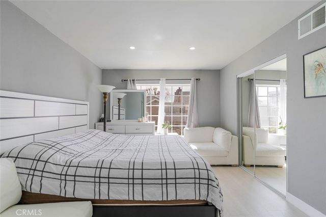 20235 Keswick Street 212, Winnetka, CA 91306