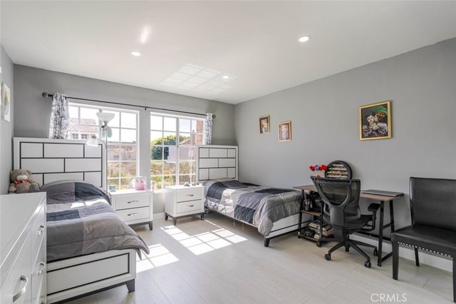 20235 Keswick Street 212, Winnetka, CA 91306