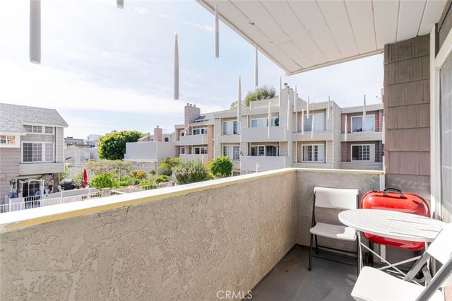 20235 Keswick Street 212, Winnetka, CA 91306