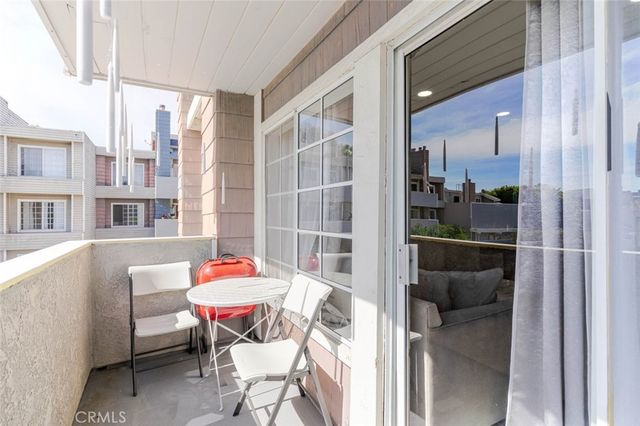 20235 Keswick Street 212, Winnetka, CA 91306