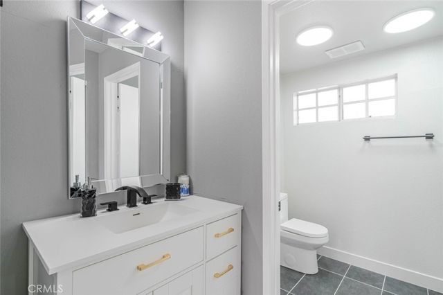 20235 Keswick Street 212, Winnetka, CA 91306