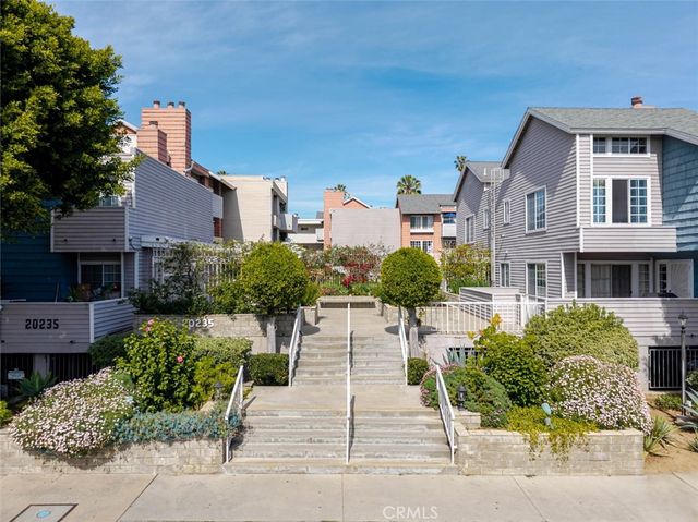 20235 Keswick Street 212, Winnetka, CA 91306