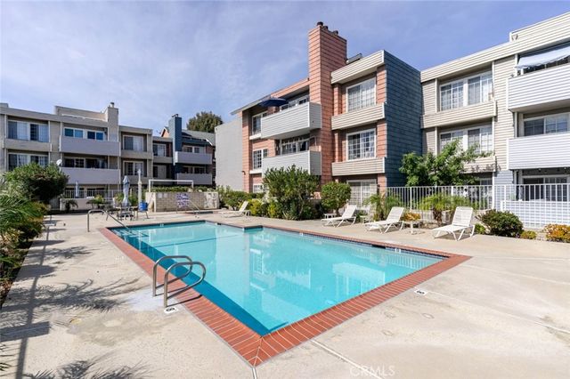 20235 Keswick Street 212, Winnetka, CA 91306