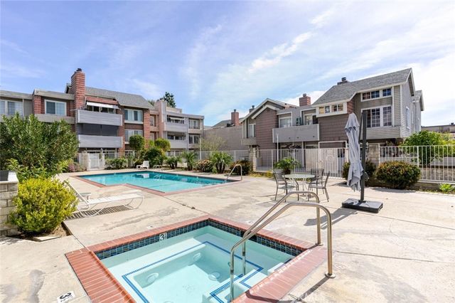 20235 Keswick Street 212, Winnetka, CA 91306