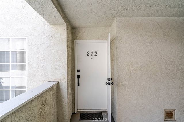 20235 Keswick Street 212, Winnetka, CA 91306