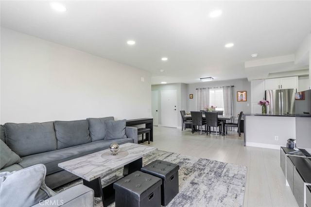 20235 Keswick Street 212, Winnetka, CA 91306