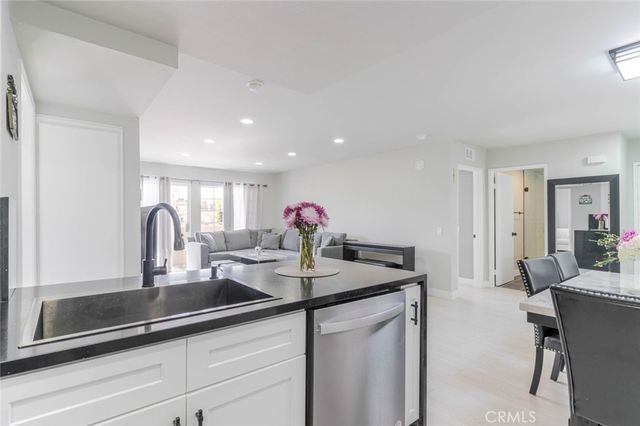 20235 Keswick Street 212, Winnetka, CA 91306