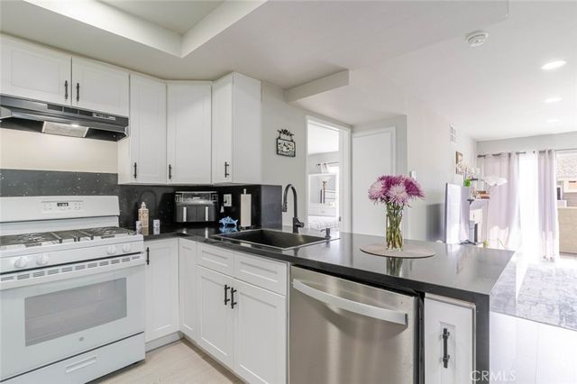 20235 Keswick Street 212, Winnetka, CA 91306