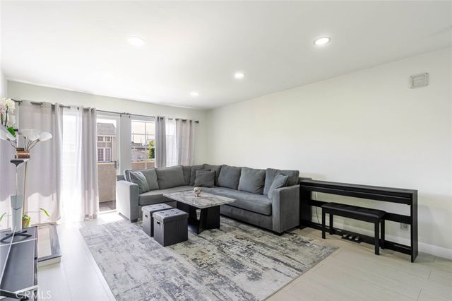 20235 Keswick Street 212, Winnetka, CA 91306