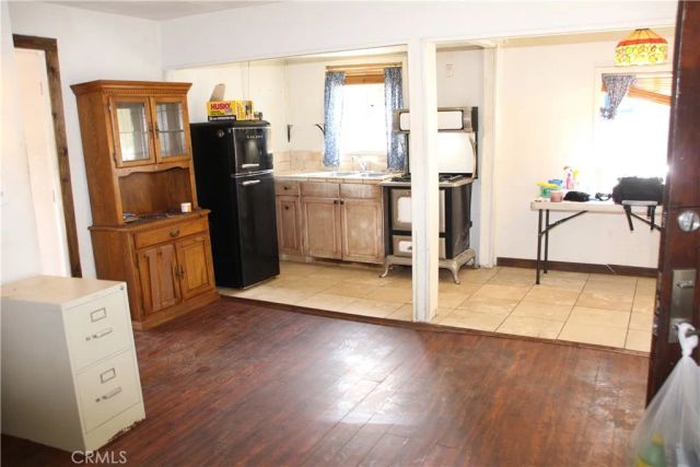 23370 Seeley Way, Crestline, CA 92325