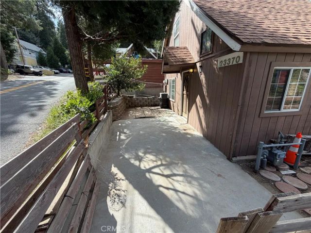 23370 Seeley Way, Crestline, CA 92325
