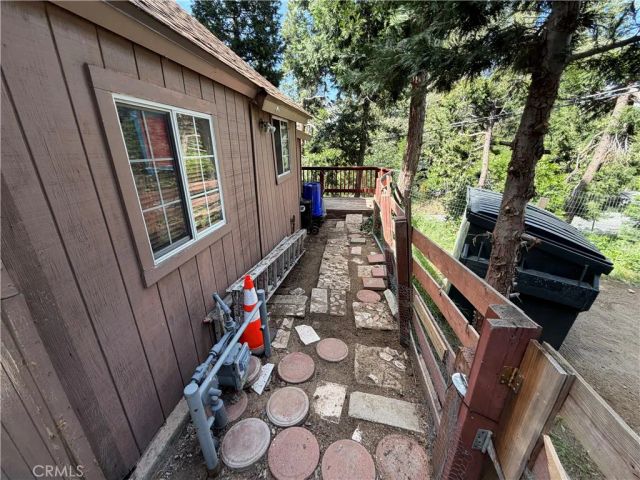23370 Seeley Way, Crestline, CA 92325