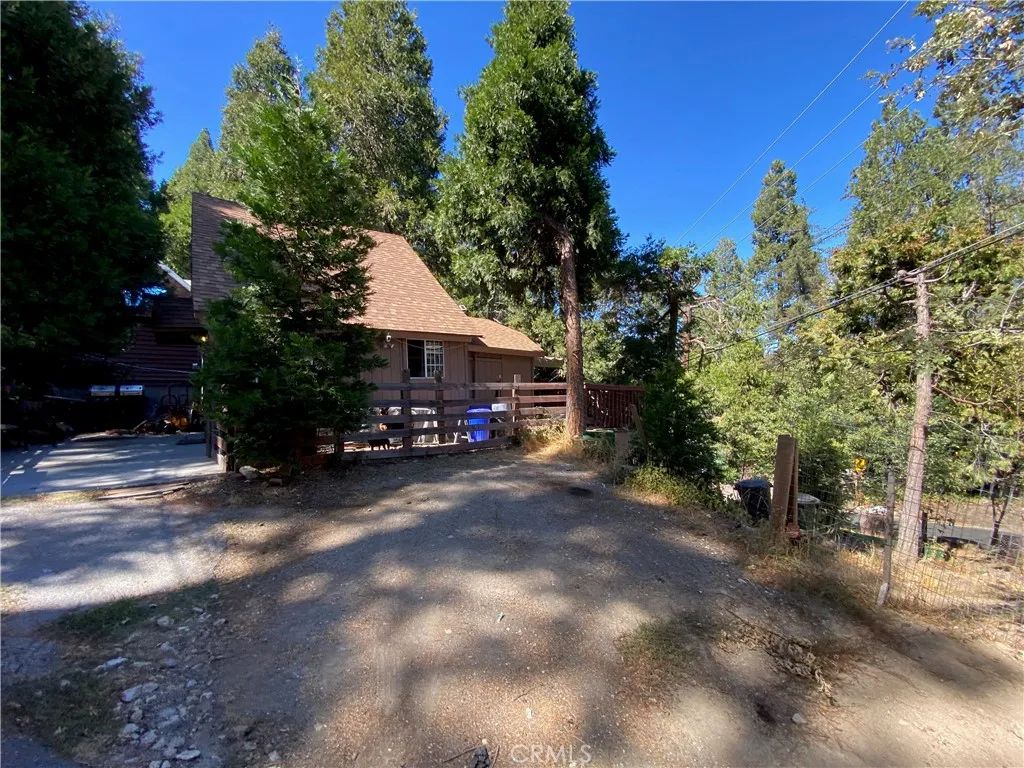 23370 Seeley Way, Crestline, CA 92325
