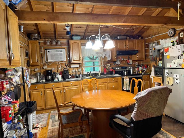 957 S CO RD 200 E, Paoli, IN 47454