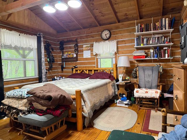 957 S CO RD 200 E, Paoli, IN 47454