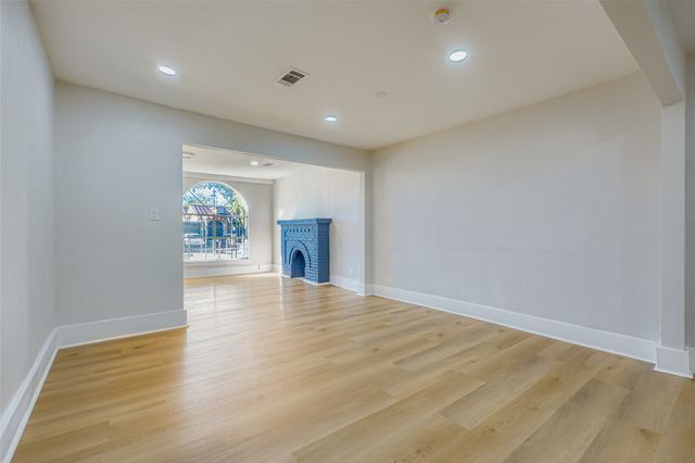 603 W Pembroke Avenue, Dallas, TX 75208