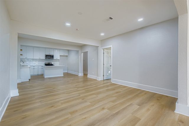 603 W Pembroke Avenue, Dallas, TX 75208