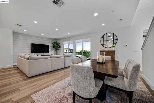 5977 Ruby Pl, Dublin, CA 94568