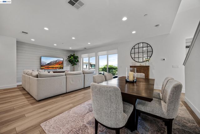 5977 Ruby Pl, Dublin, CA 94568