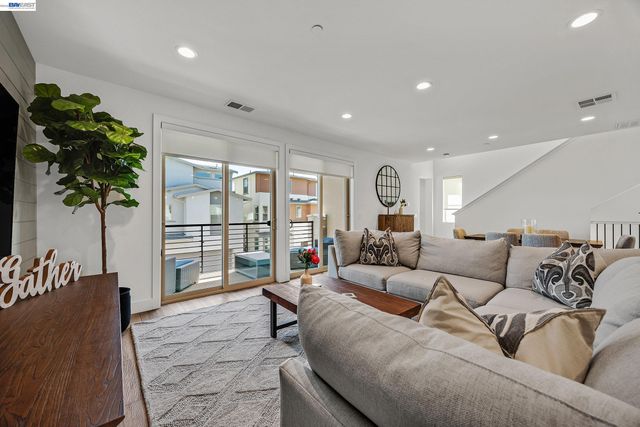 5977 Ruby Pl, Dublin, CA 94568