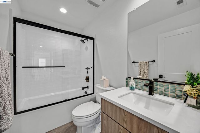 5977 Ruby Pl, Dublin, CA 94568