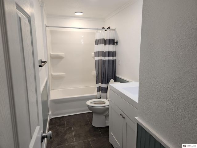 6320 N 42nd Street, Omaha, NE 68111