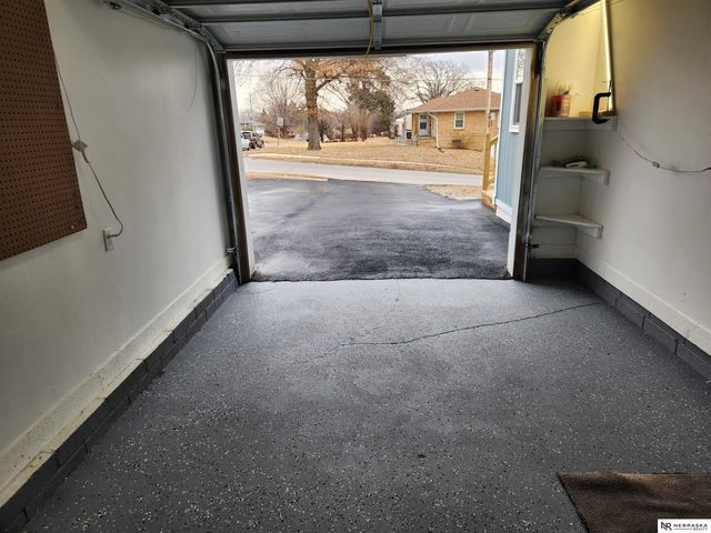 6320 N 42nd Street, Omaha, NE 68111