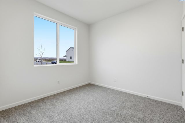 409 Amberly Ave, Grandview, WA 98930