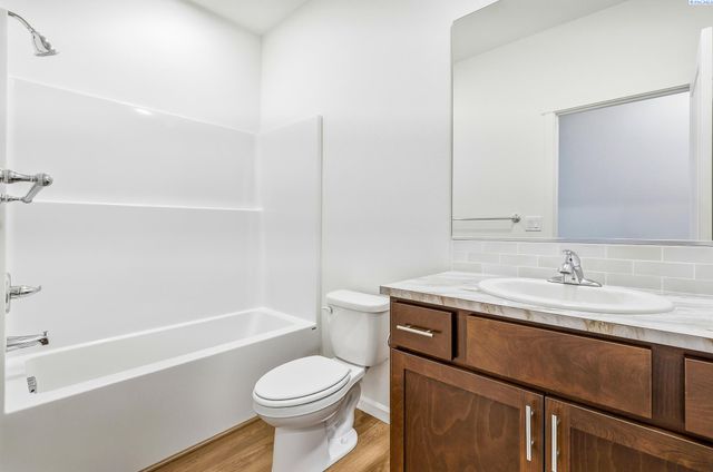 409 Amberly Ave, Grandview, WA 98930