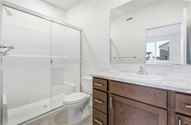 409 Amberly Ave, Grandview, WA 98930