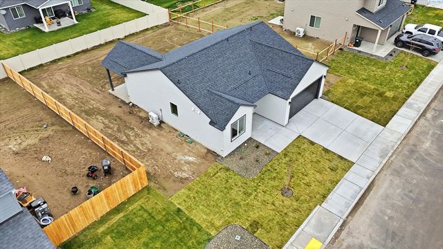 409 Amberly Ave, Grandview, WA 98930