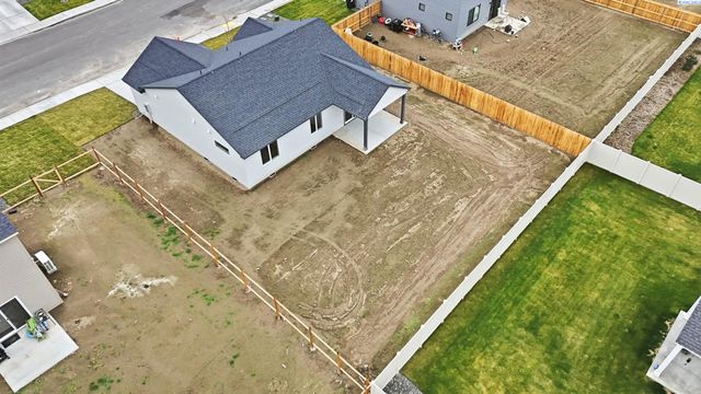 409 Amberly Ave, Grandview, WA 98930