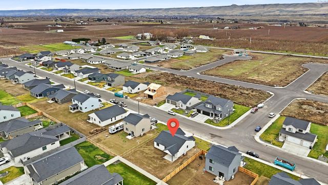 409 Amberly Ave, Grandview, WA 98930