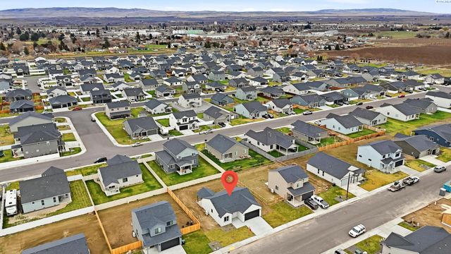 409 Amberly Ave, Grandview, WA 98930