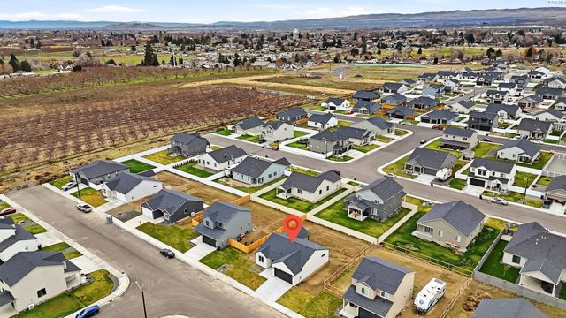 409 Amberly Ave, Grandview, WA 98930