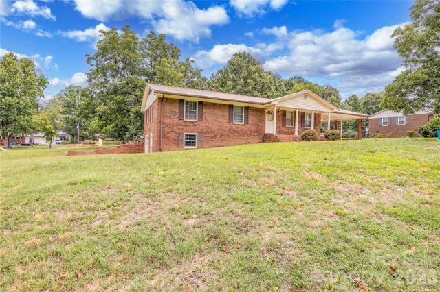 2209 Woodhurst Lane, Albemarle, NC 28001