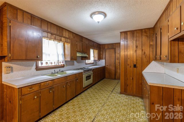 2209 Woodhurst Lane, Albemarle, NC 28001