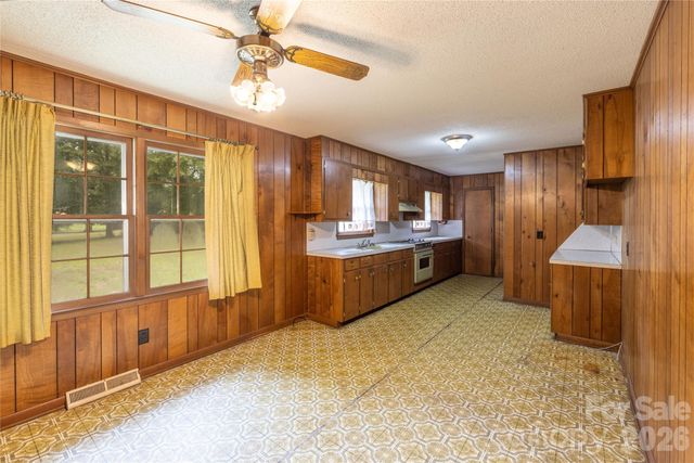 2209 Woodhurst Lane, Albemarle, NC 28001