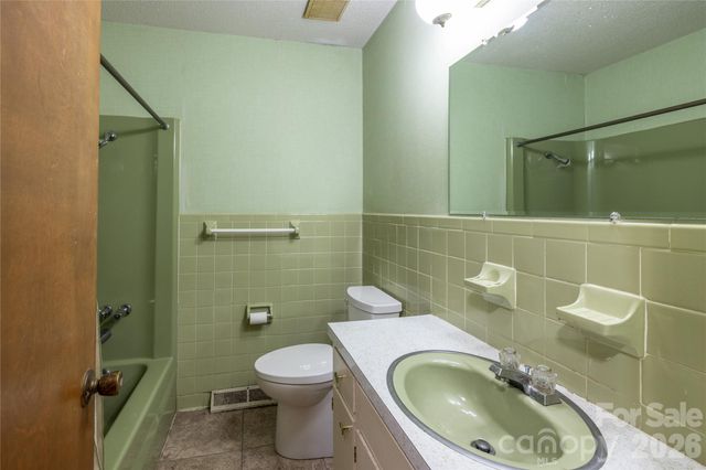 2209 Woodhurst Lane, Albemarle, NC 28001