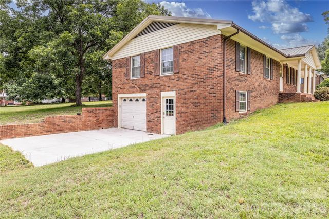 2209 Woodhurst Lane, Albemarle, NC 28001