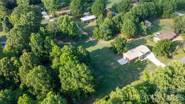 2209 Woodhurst Lane, Albemarle, NC 28001