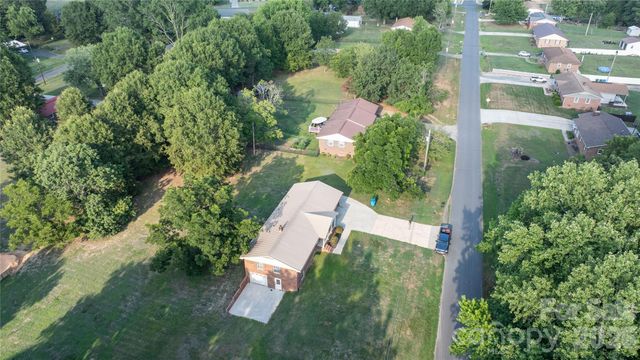 2209 Woodhurst Lane, Albemarle, NC 28001
