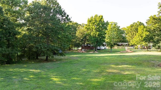 2209 Woodhurst Lane, Albemarle, NC 28001