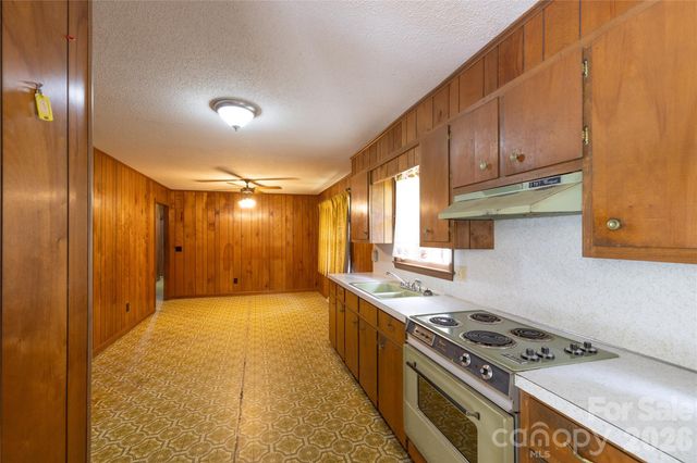 2209 Woodhurst Lane, Albemarle, NC 28001