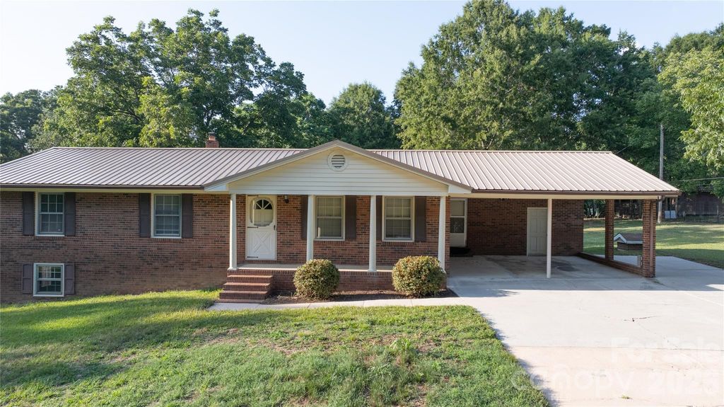 2209 Woodhurst Lane, Albemarle, NC 28001